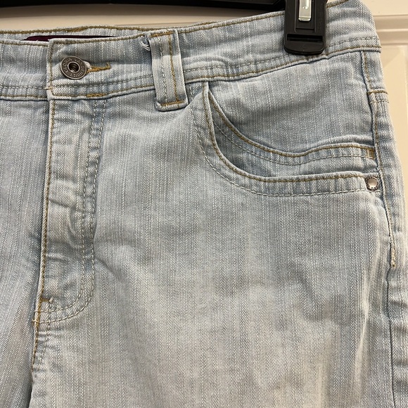 Gloria Vanderbilt ladies capris - Picture 3 of 10